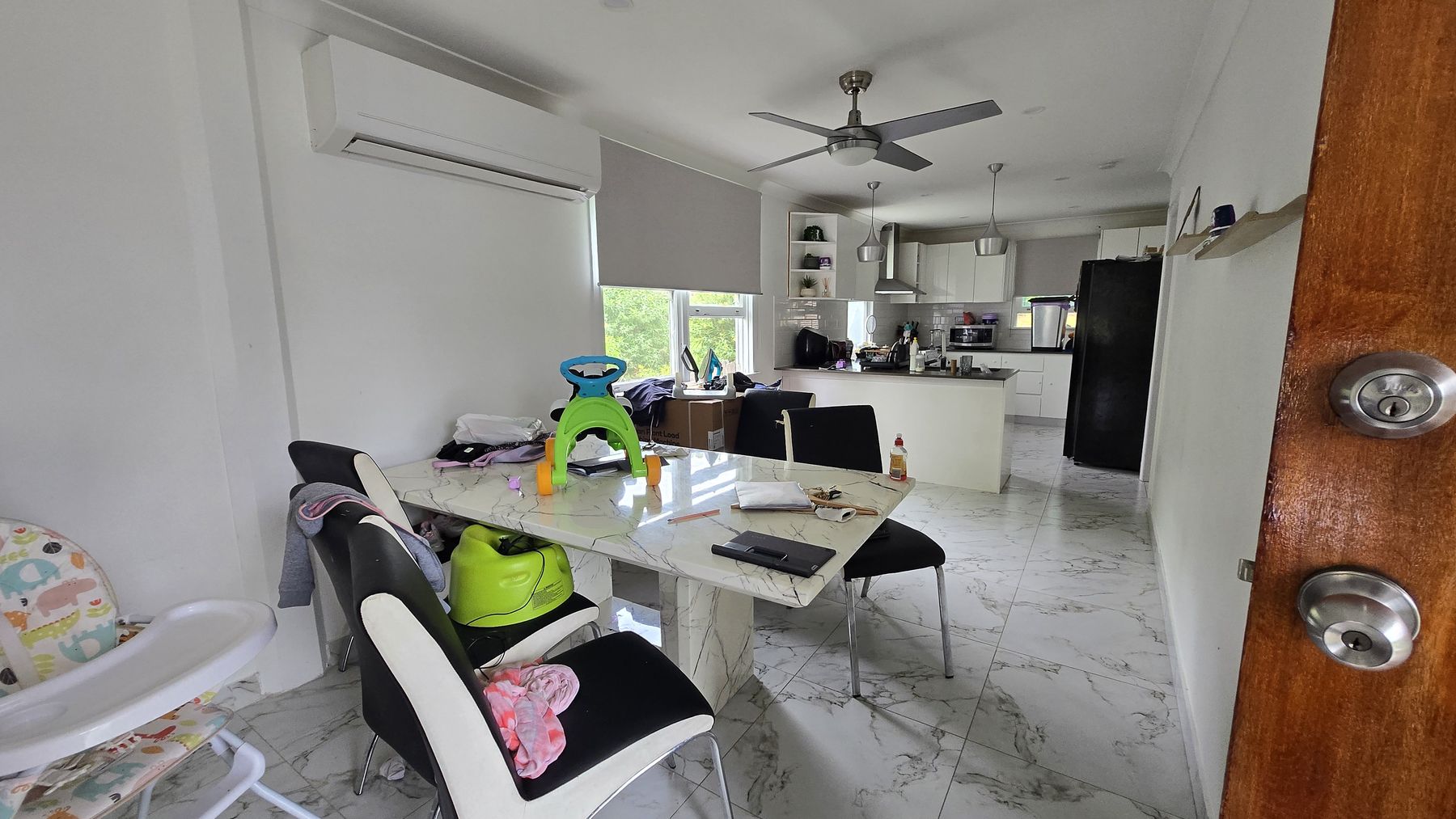 Sculpted Serenity before — the dining zone in full family use
